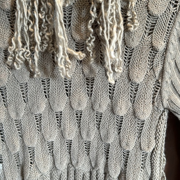 Long length sweater with multiple details tan size medium - Picture 3 of 8